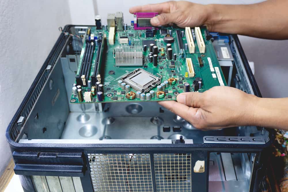 Case didn't come with screws to mount motherboard?